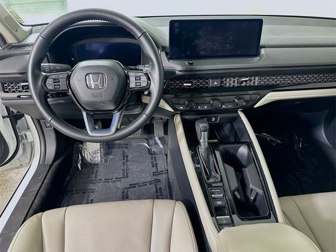 Used 2023 Honda Accord Touring image 17