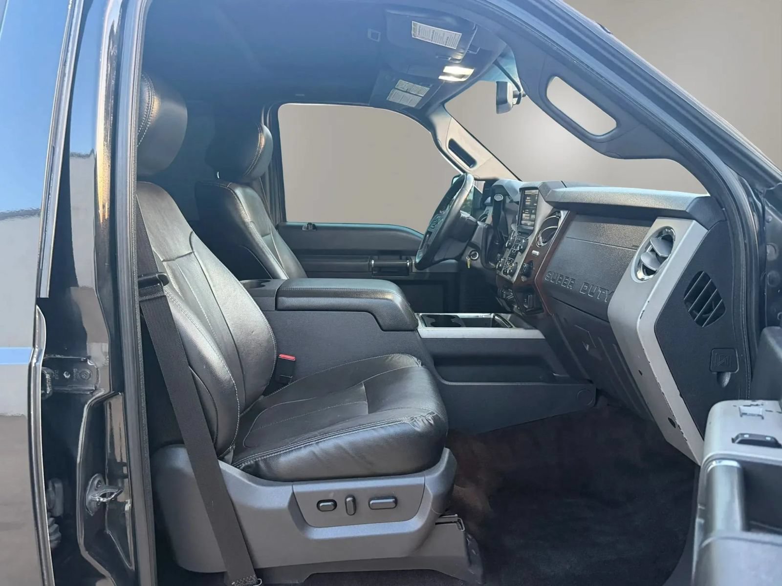 Used 2015 Ford F250 Lariat w/ Lariat Ultimate Package AWD/4WD image 21