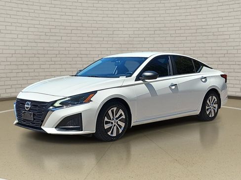 Used 2024 Nissan Altima 2.5 S FWD image 1