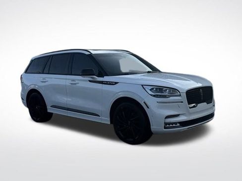 Used 2023 Lincoln Aviator Reserve w/ Equipment Group 201A image 4