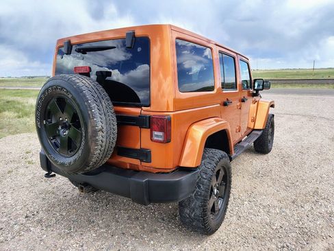 Used 2011 Jeep Wrangler Unlimited Sahara w/ Dual Top Group AWD/4WD image 5