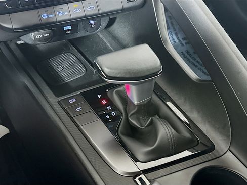 Used 2025 Hyundai Elantra Sport FWD image 16