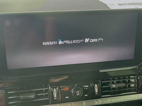 New 2026 Nissan Pathfinder SL image 9