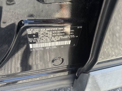 Used 2018 Toyota RAV4 Limited FWD image 32
