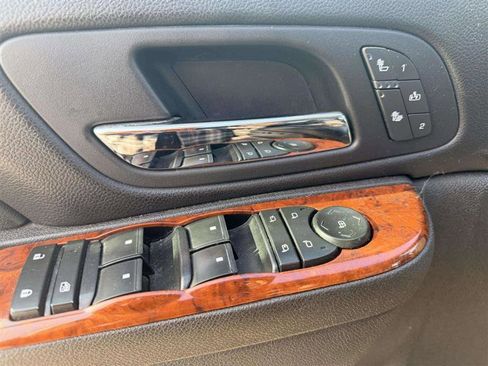 Used 2012 Chevrolet Suburban LT w/ Luxury Package image 25