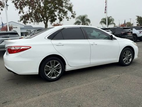 Used 2016 Toyota Camry LE image 7