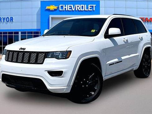 Used 2019 Jeep Grand Cherokee Altitude RWD image 3