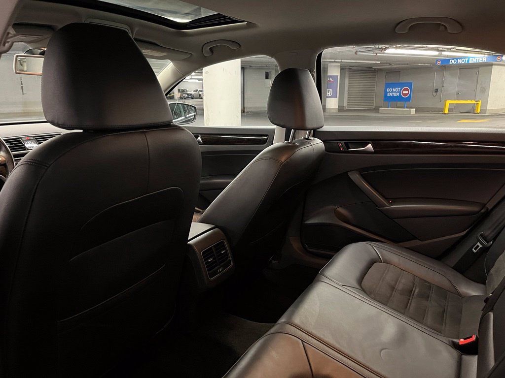 Used 2015 Volkswagen Passat 1.8T SEL Premium FWD image 22