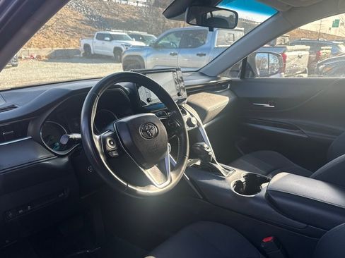 Used 2021 Toyota Venza LE image 4