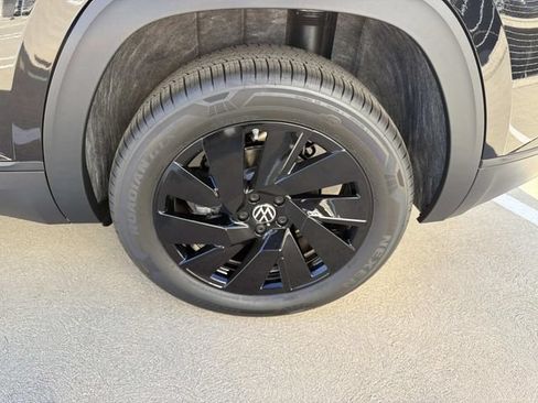 New 2026 Volkswagen Atlas Cross Sport SE FWD image 6