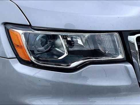 Used 2021 Jeep Grand Cherokee Laredo X AWD/4WD image 27