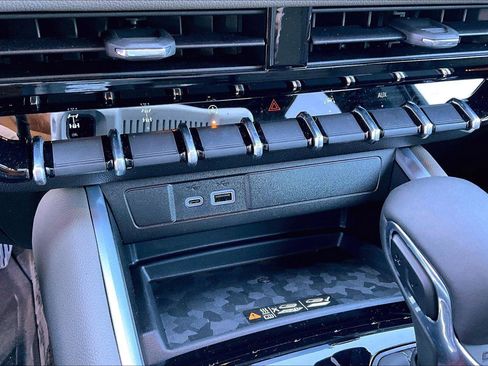 Used 2025 Chevrolet Colorado ZR2 w/ ZR2 Bison Edition image 33