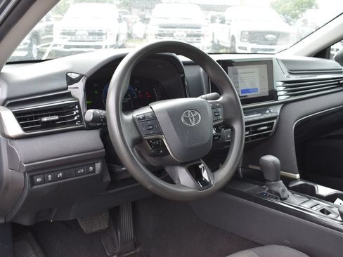 Used 2025 Toyota Camry LE FWD image 10