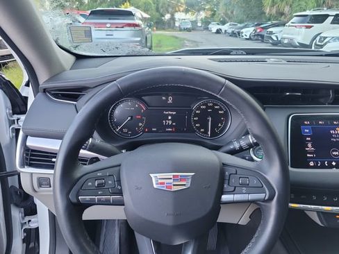 Used 2022 Cadillac XT4 Luxury FWD image 24