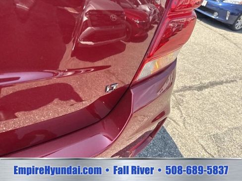 Used 2019 Chevrolet Trax LT w/ Sun & Sound Package AWD/4WD image 6