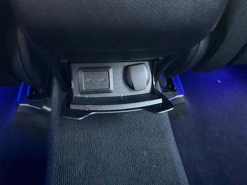 Used 2022 Mercedes-Benz GLC 300 w/ Multimedia Package Lite image 19