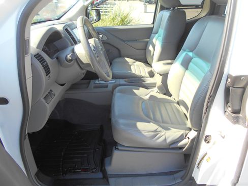 Used 2019 Nissan Frontier S RWD image 2