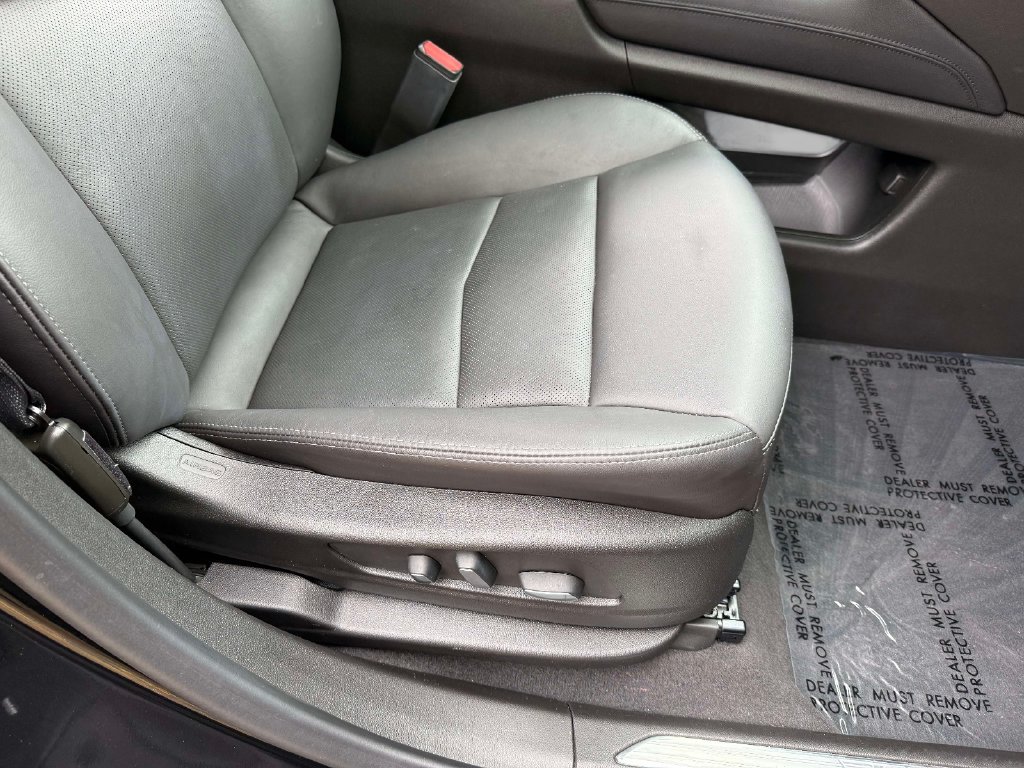 Certified 2026 Cadillac XT5 Sportv w/ LPO, Floor Liner Package AWD/4WD image 15