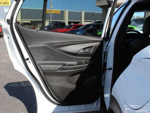 Used 2025 Buick Envista Preferred FWD image 17