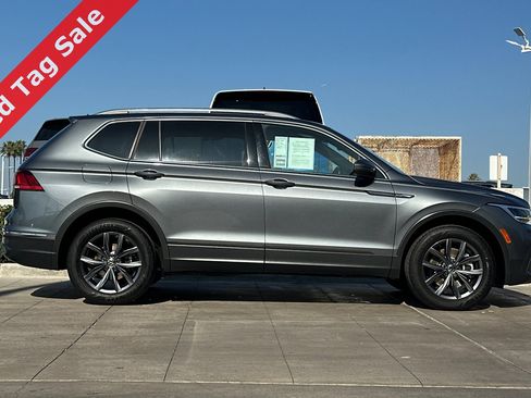 Certified 2022 Volkswagen Tiguan SE w/ Panoramic Sunroof Package image 4