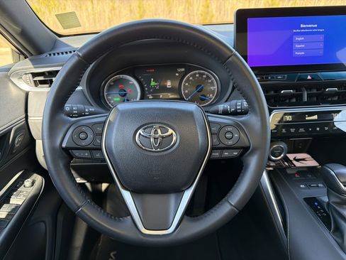 Used 2023 Toyota Venza image 24