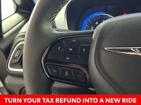 Used 2025 Chrysler Pacifica Limited image 25