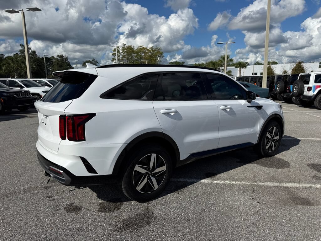 Used 2023 Kia Sorento EX w/ Panoramic Sunroof Package FWD image 3