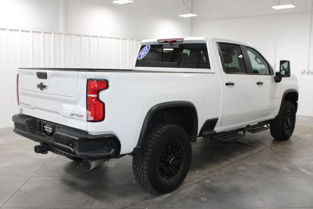 Used 2025 Chevrolet Silverado 2500 ZR2 w/ Technology Package AWD/4WD image 9