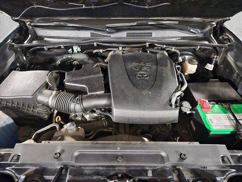 Used 2020 Toyota Tacoma Limited image 22