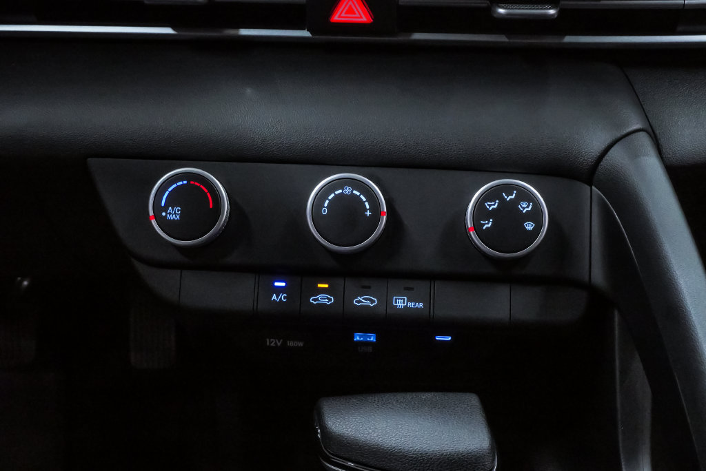 Certified 2026 Hyundai Elantra SE FWD image 17