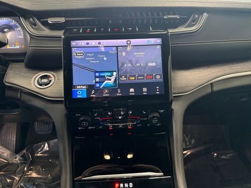 Used 2024 Jeep Grand Cherokee Limited w/ Luxury Tech Group II image 5