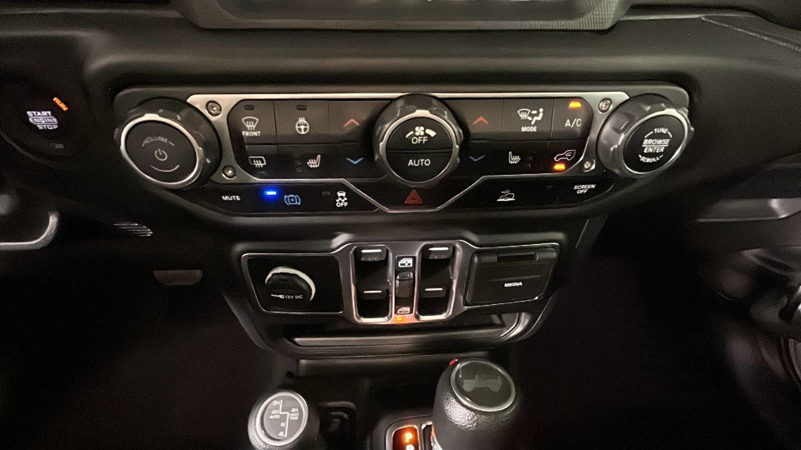 Used 2023 Jeep Wrangler Unlimited w/ Cold Weather Group AWD/4WD image 26