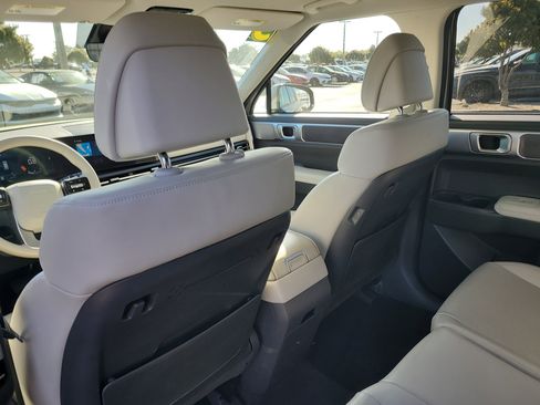 Used 2025 Hyundai Santa Fe SEL image 14