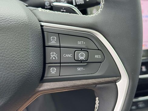 Used 2026 Jeep Grand Cherokee Limited AWD/4WD image 21