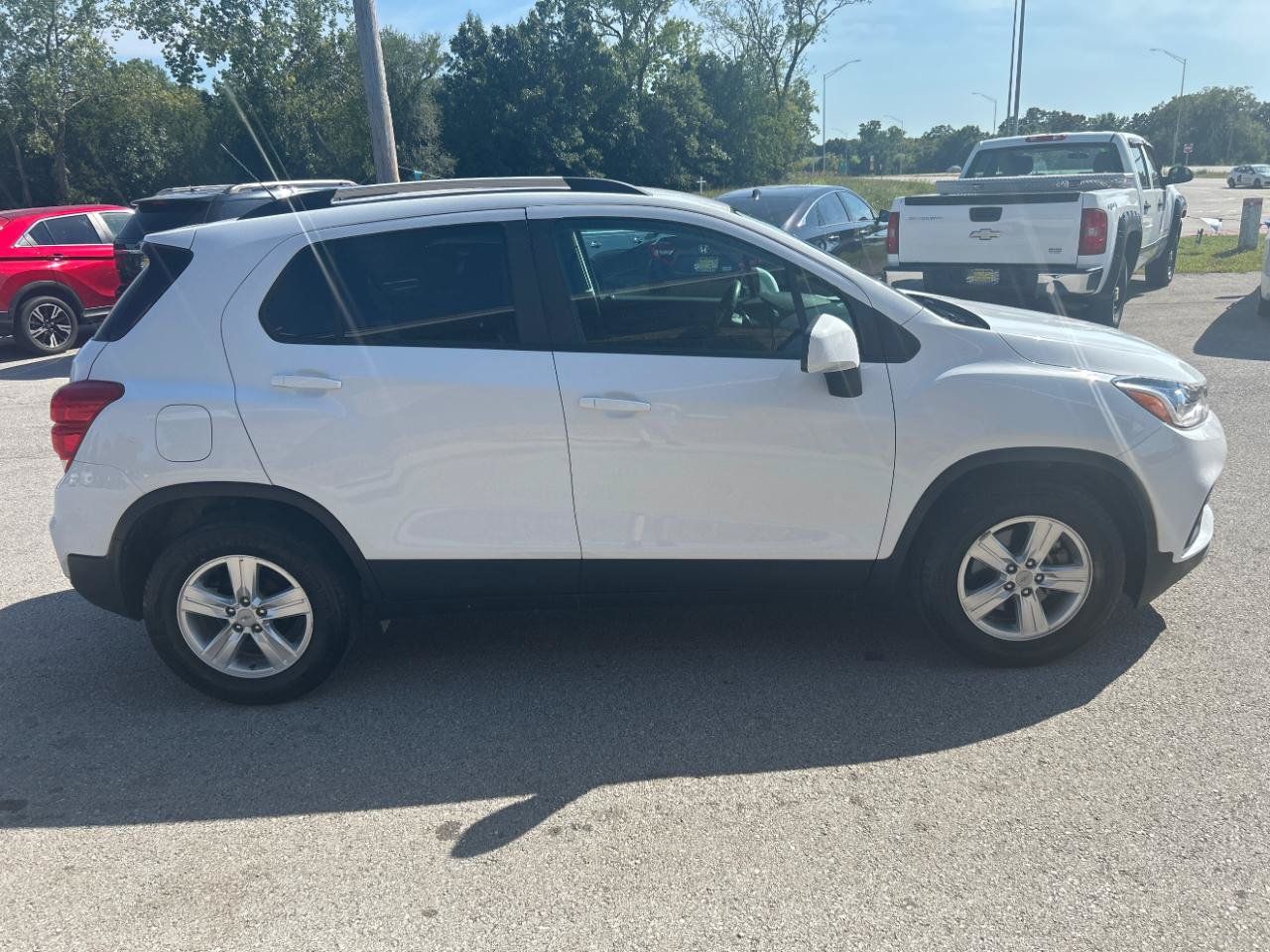 Used 2022 Chevrolet Trax LT FWD image 4
