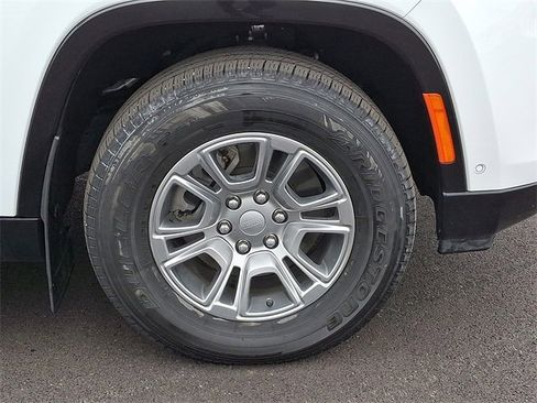 Used 2024 Jeep Wagoneer 4WD w/ Convenience Group I image 12