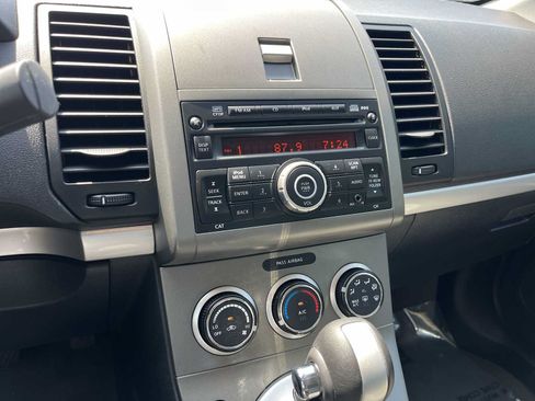 Used 2010 Nissan Sentra 2.0 S w/ Convenience Pkg FWD image 17