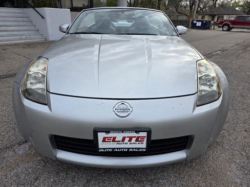 Used 2005 Nissan 350Z Touring image 2