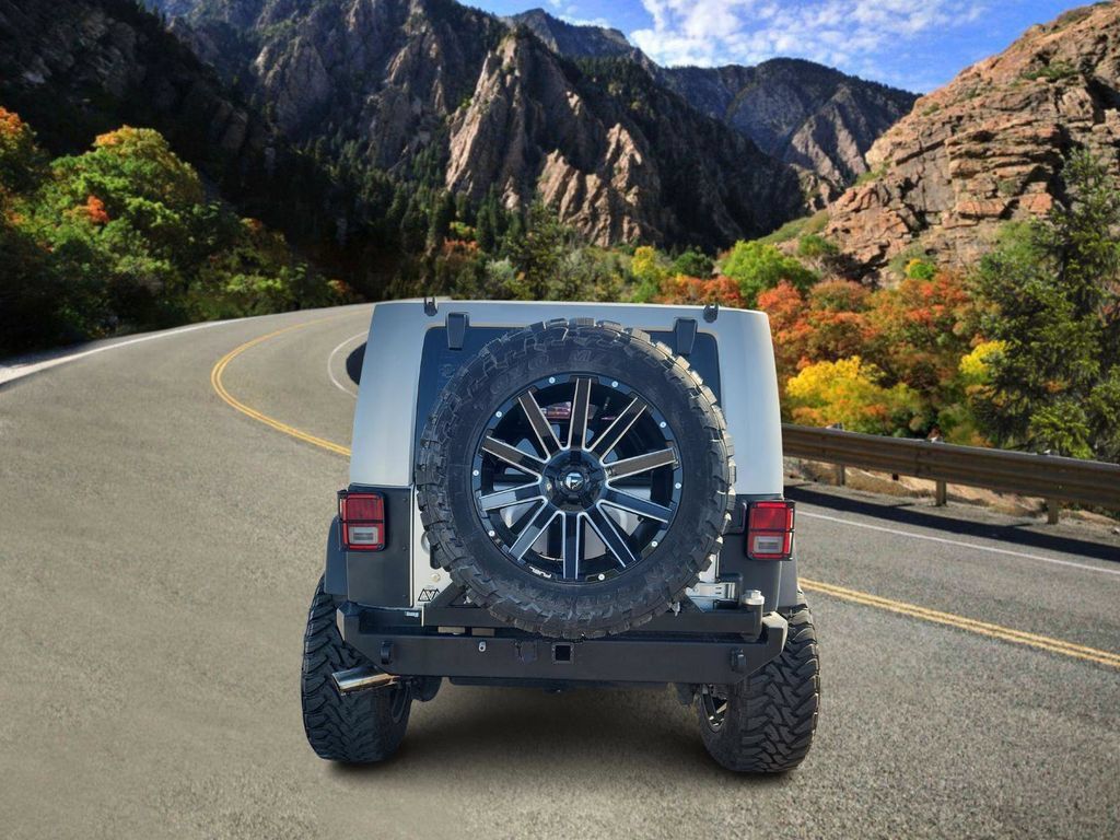 Used 2007 Jeep Wrangler Unlimited Rubicon w/ PWR Convenience Group AWD/4WD image 4