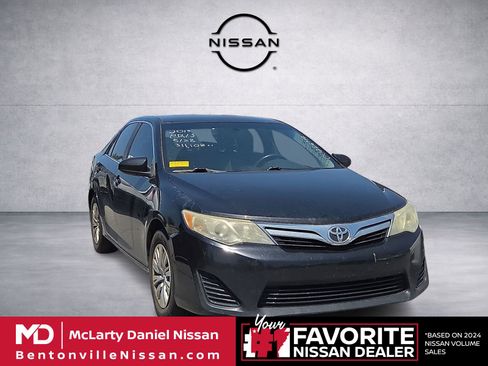 Used 2013 Toyota Camry LE FWD image 1