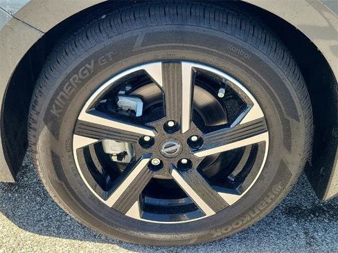 Certified 2025 Nissan Sentra SV image 11