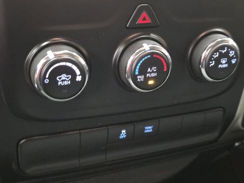 Used 2019 RAM 1500 Classic SLT AWD/4WD image 33