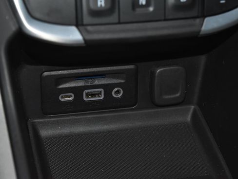 Used 2024 GMC Terrain SLT image 16