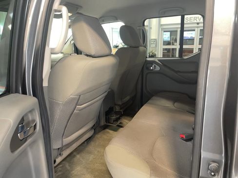 Used 2017 Nissan Frontier SV w/ SV Value Truck Package AWD/4WD image 19