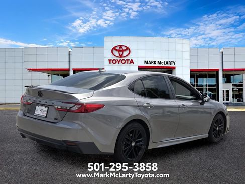 Used 2025 Toyota Camry SE FWD image 5