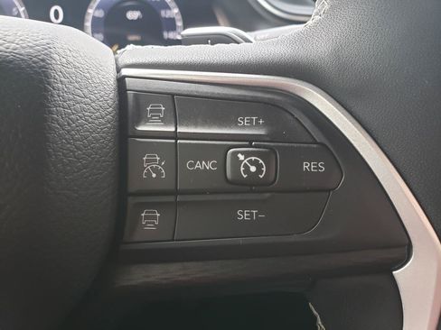 Used 2023 Jeep Grand Cherokee Altitude AWD/4WD image 19