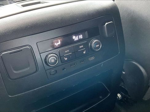 Used 2018 Chevrolet Suburban Premier image 11