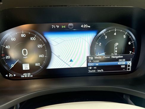 Used 2021 Volvo XC60 T5 Momentum w/ Premium Package FWD image 17