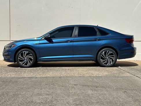 Used 2020 Volkswagen Jetta SEL Premium image 2