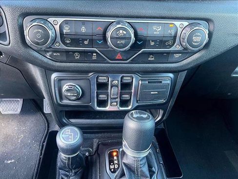Used 2025 Jeep Wrangler Unlimited Sport AWD/4WD image 24
